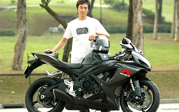 Спортбайк 2006 года Suzuki GSX-R600. Продажа мотоциклов Suzuki.